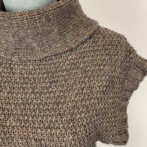 NEW Chiara Mente Sweater - Picture 2 of 6